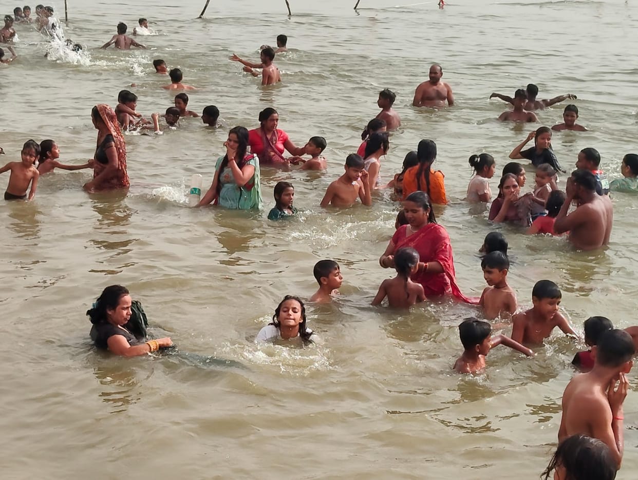 Take a dip of faith on Ganga Dussehra, the ghat echoes with every sound of Ganga.