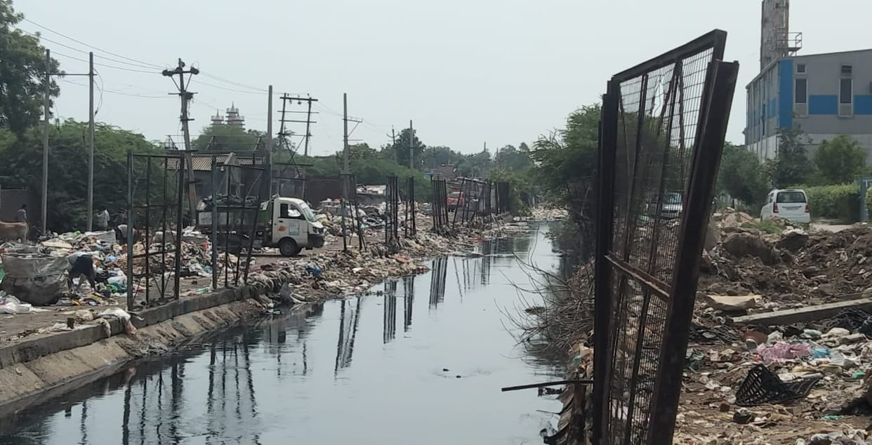 583 RCC Jersey barriers will strengthen the security wall of Gaunchi drain.