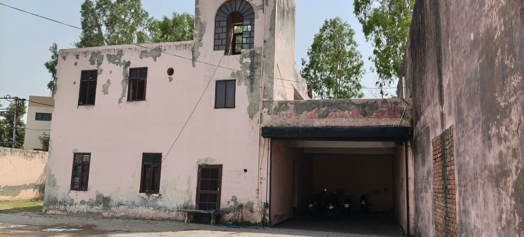 इंद्री स्थित अग्निशमन उप केंद्र का कार्यालय । संवाद