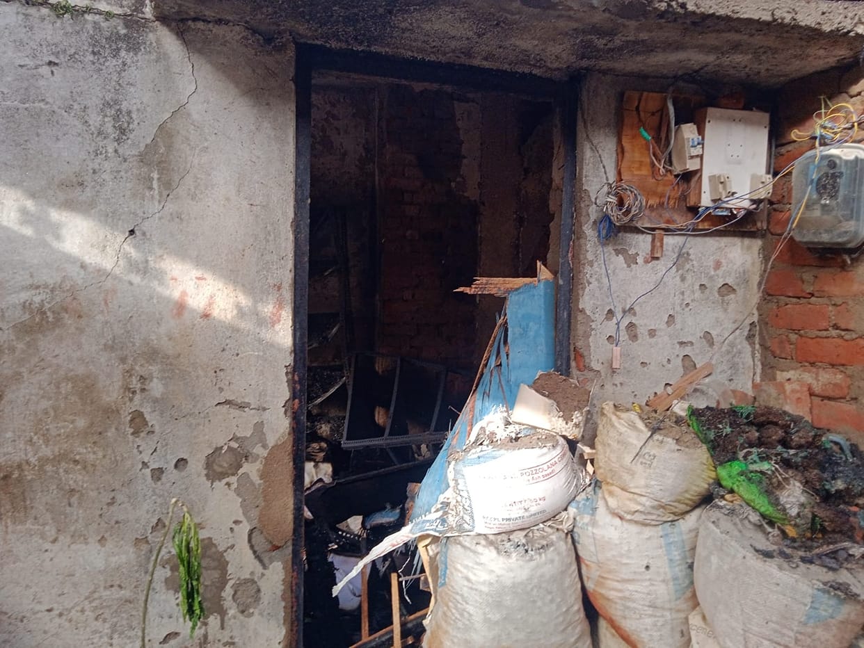 Fire breaks out in grocery store, loss estimated at 6 lakh rupees