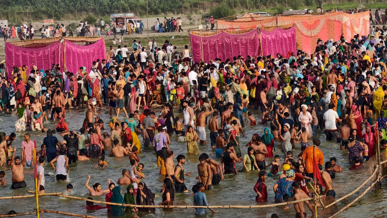 A dip of faith was taken on Ganga Dussehra