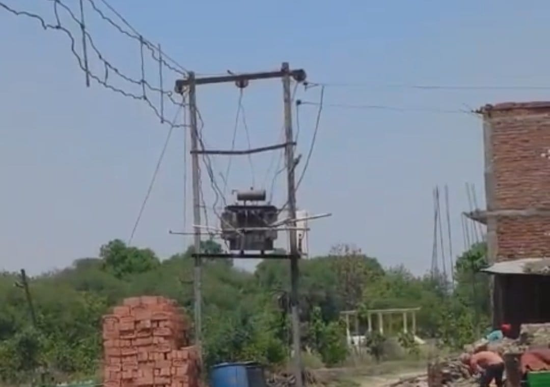 Two transformers burned, leaving 3,000 people without electricity and water.