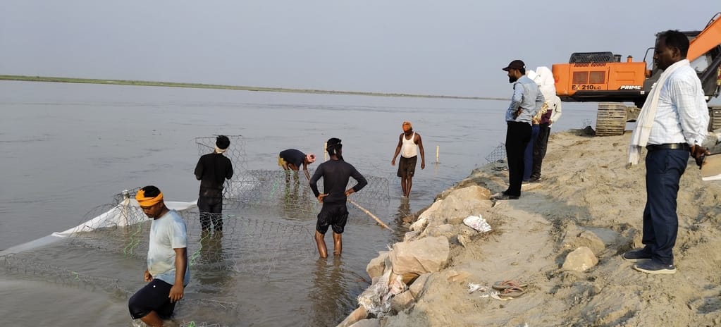 Complete flood rescue operations within the stipulated time; expedite the work.