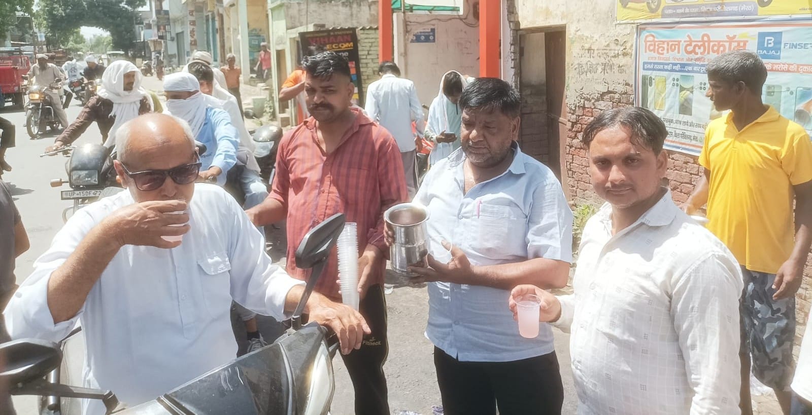 Passers-by were given sherbet to drink