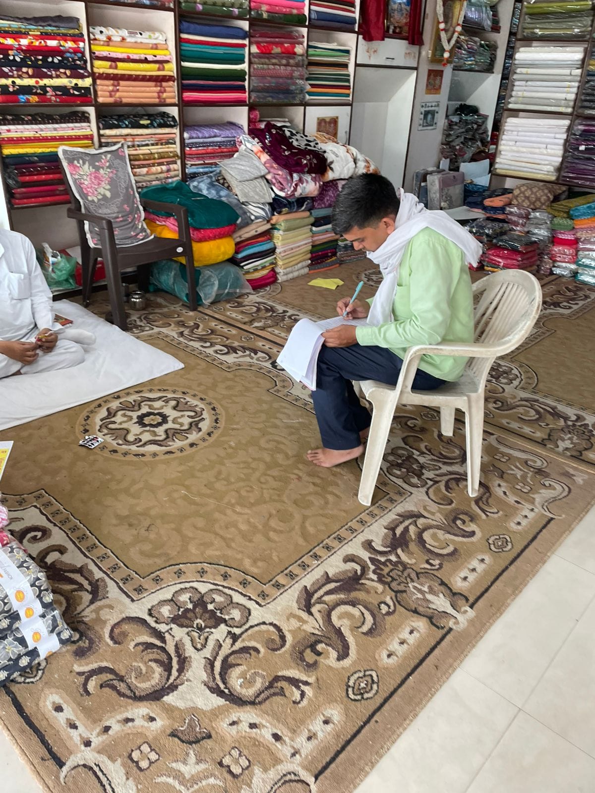 Challans issued to eight shopkeepers for possession of banned polythene