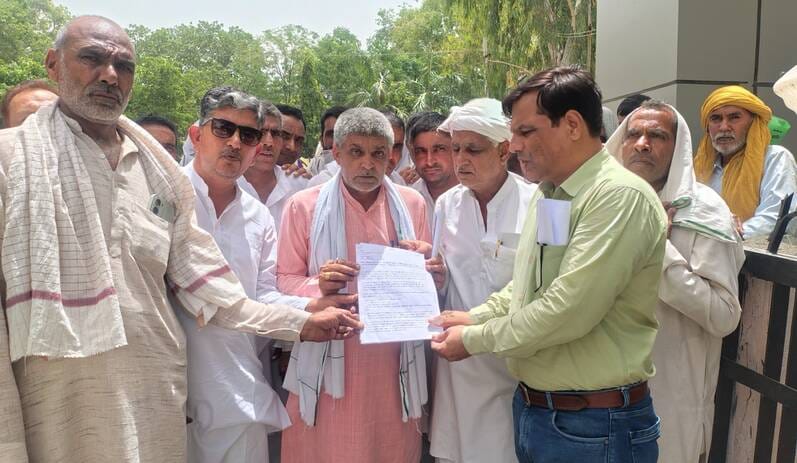 Farmers protest against compensation notification, demand withdrawal of policy