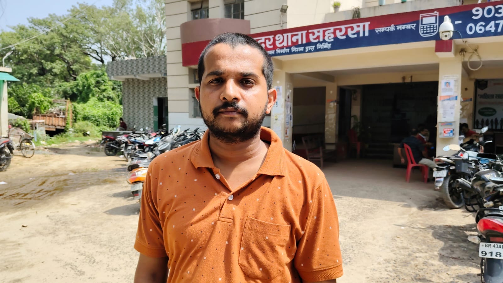 सदर थाना में शिकायत करने पहुंचा पीड़ित