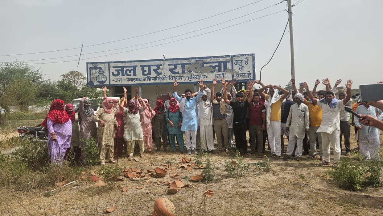 Villagers in Ranila expressed their anger over the drinking water crisis and staged a protest by breaking pots