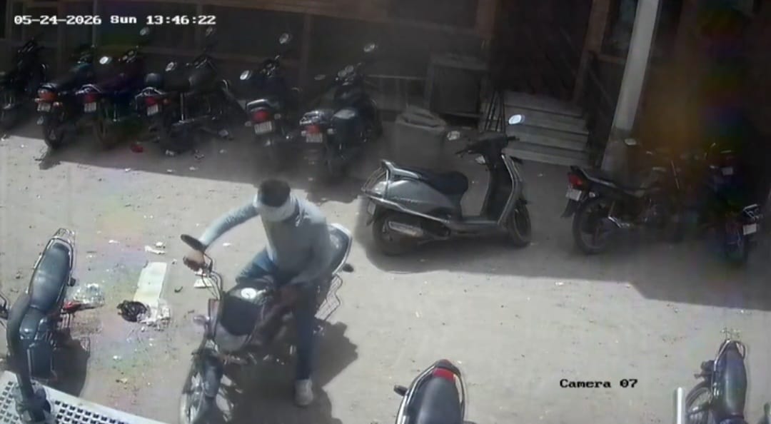 Thieves Strike Same Shop for Two Consecutive Days in Agra, Both Incidents Captured on CCTV