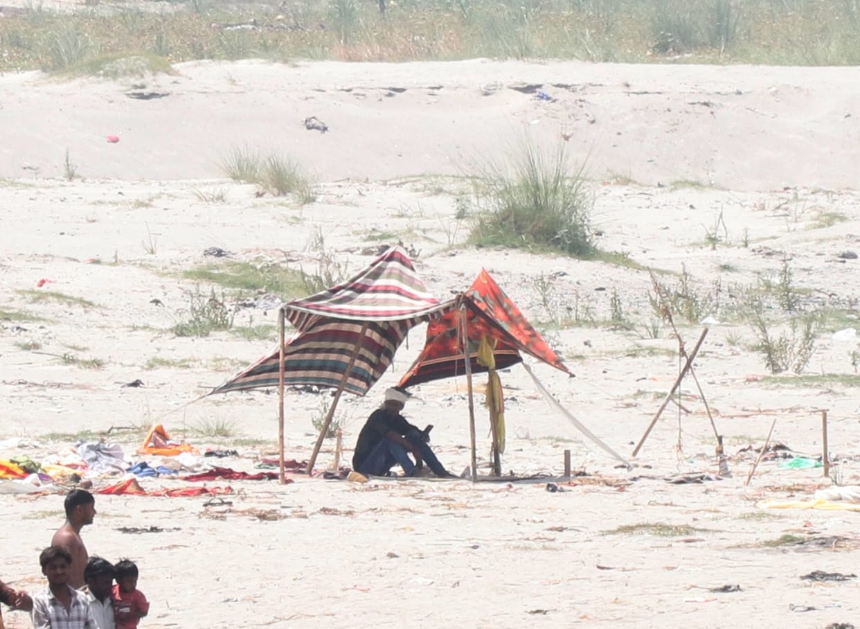 A dip of faith was taken in the river Mokshadayini on Ganga Dussehra