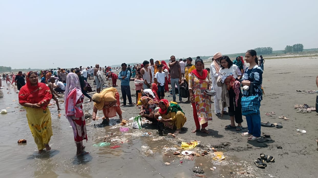Crowds throng the ghats of the Yamuna on Ganga Dussehra