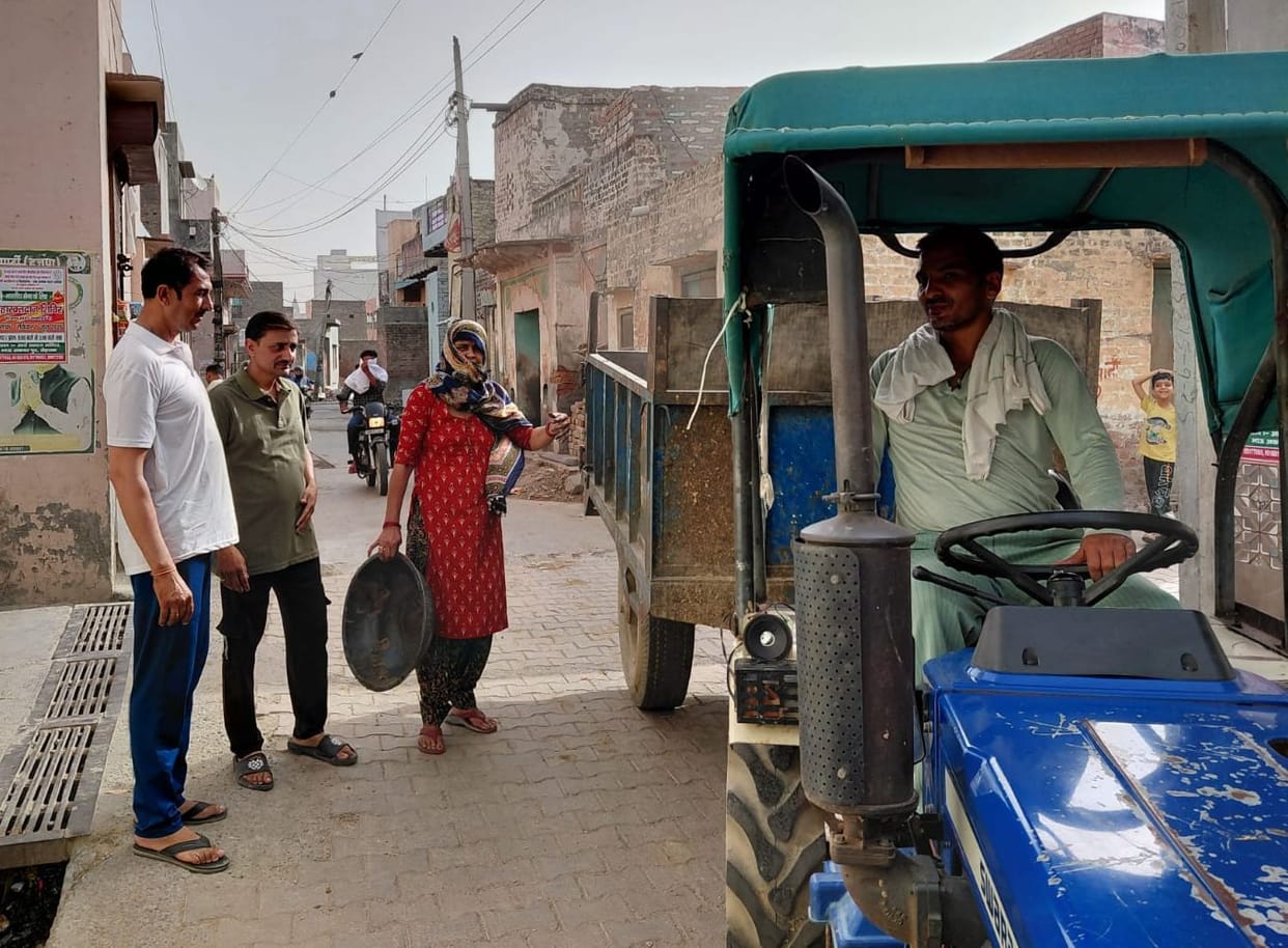 Youth launched a cleanliness drive in Bahu Akbarpur.