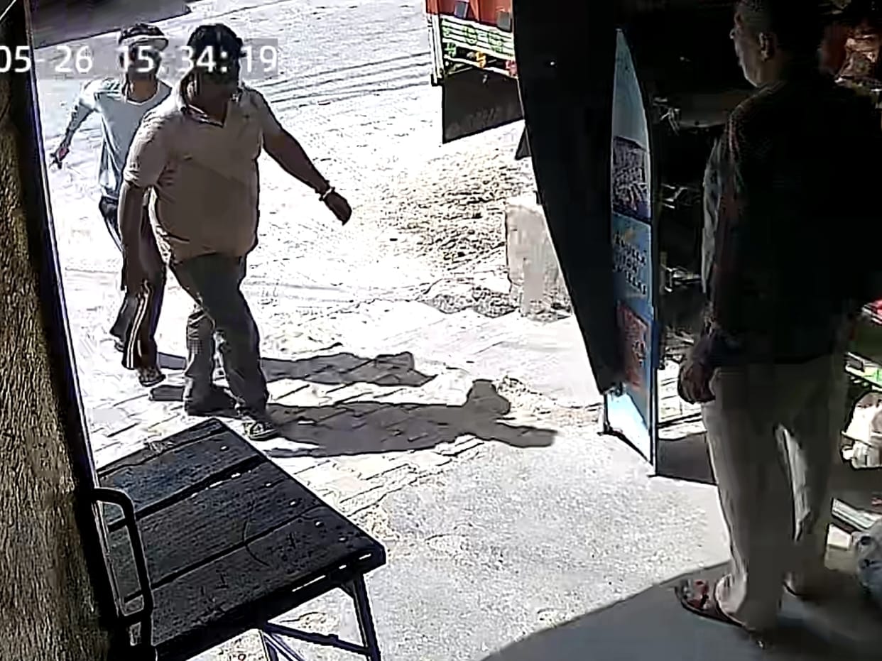 The accused of attacking the shopkeeper with a screwdriver is absconding.