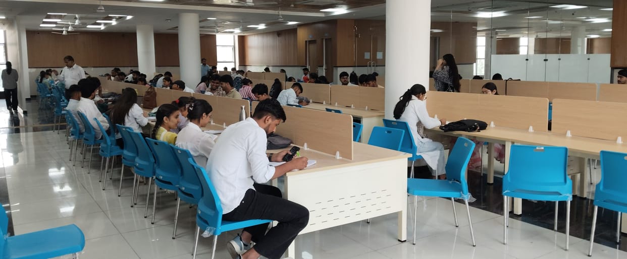 On the first floor, more than 300 students will be able to study in a peaceful environment.