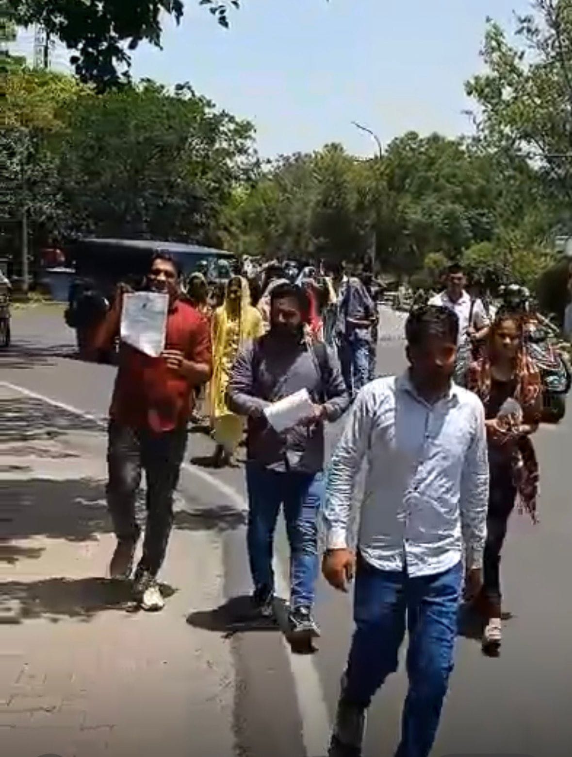 First the students took to the streets, now they have come to meet the VC but no solution has been found.