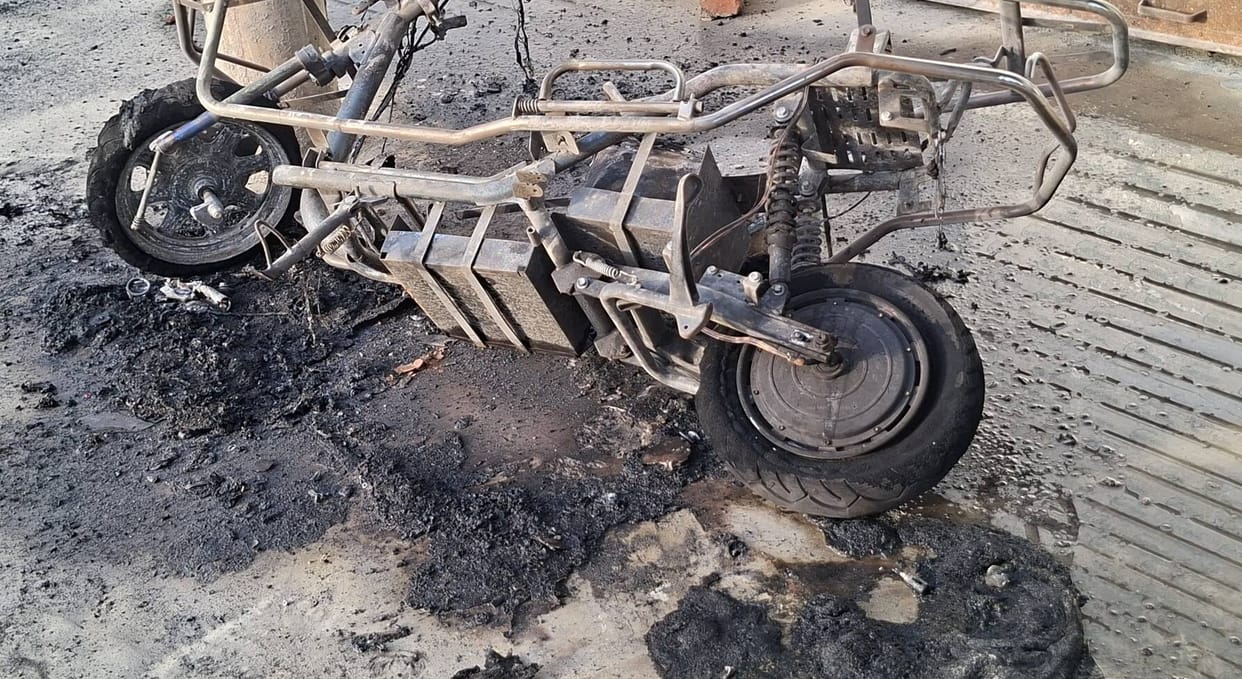 Explosion in e-scooter, fire causes panic