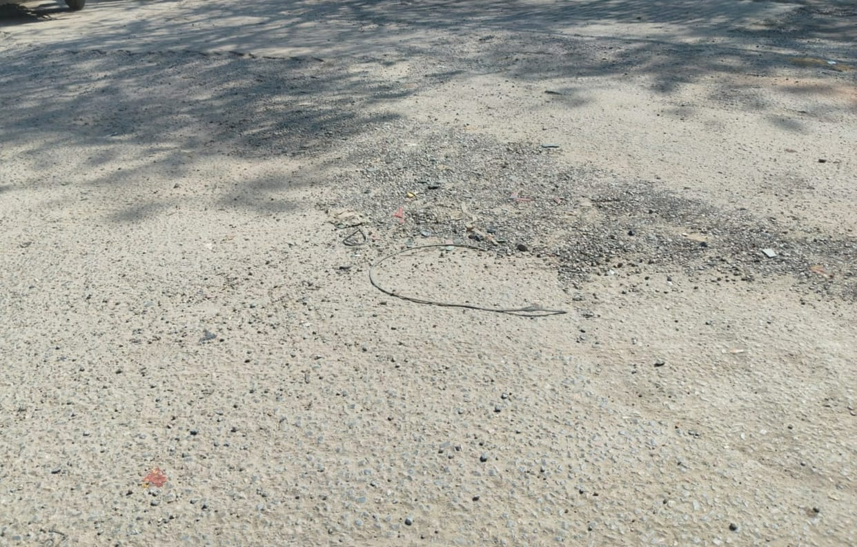 People troubled by bad roads of grain market