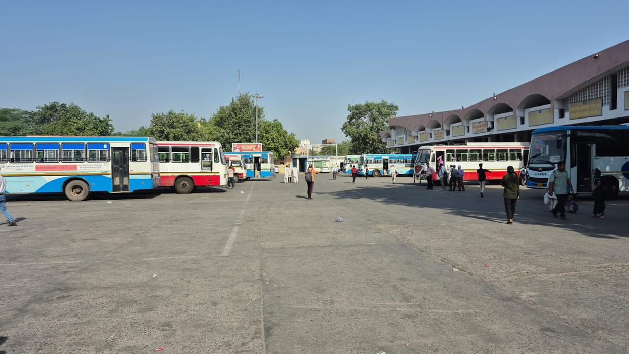 There is no sanitary pad vending machine facility at Ballabhgarh bus stand.