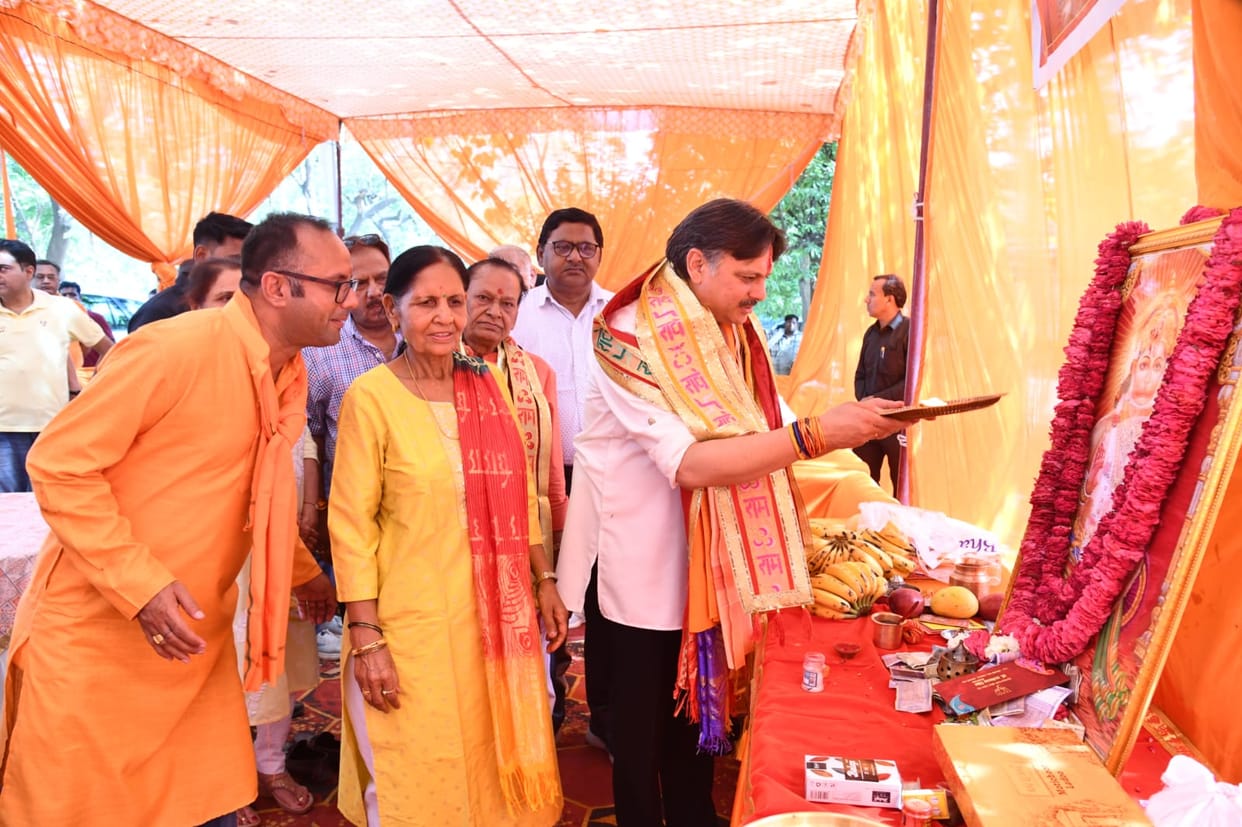 Dr. Rajeshwar Singh participated in Prasad Seva, the Sundarkand recitation, and grand community feasts.