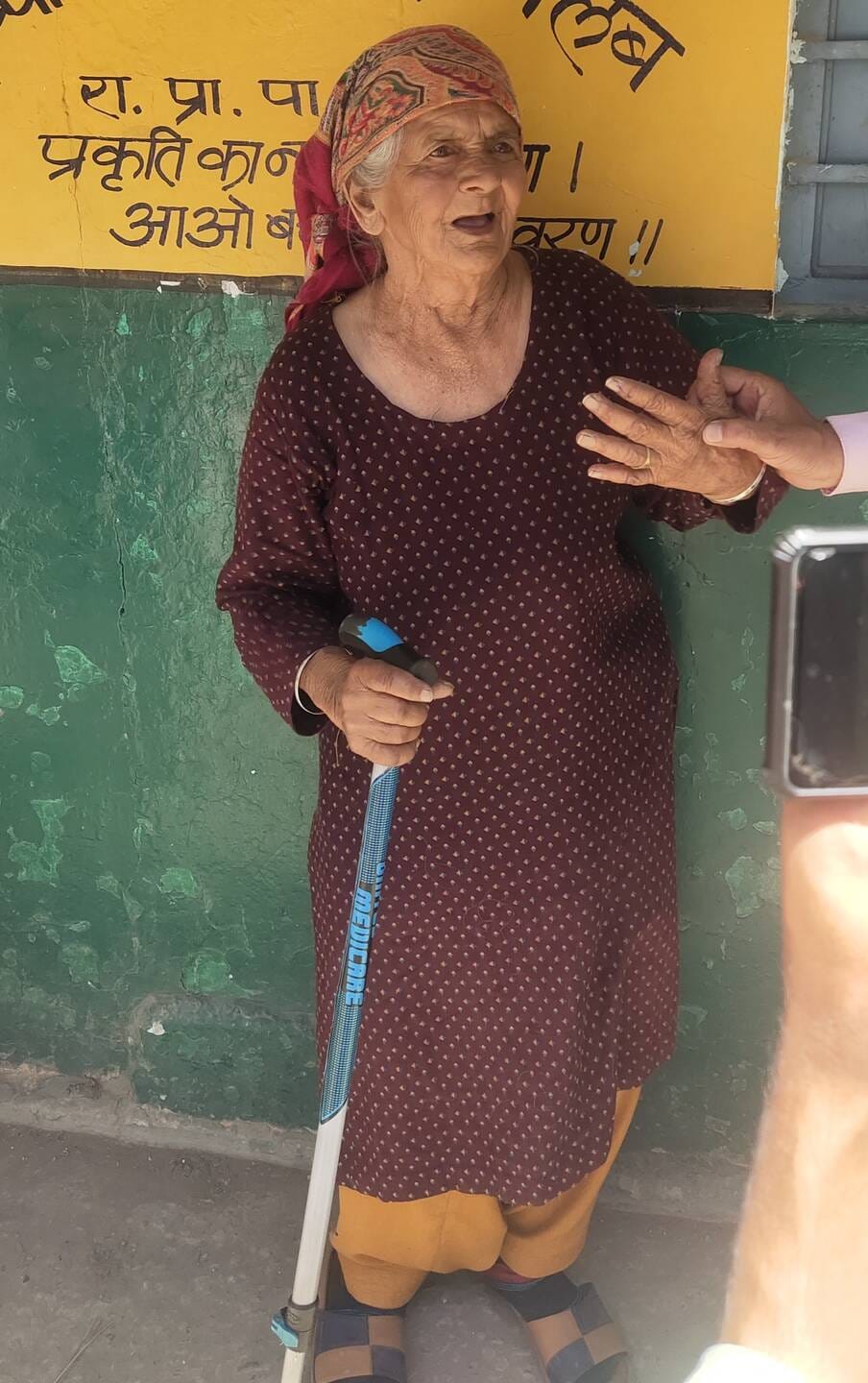 Elderly people set an example in the Panchayat elections, with 96-year-old Shanta and 92-year-old Tulsi Devi reaching the polling station with the help of sticks.