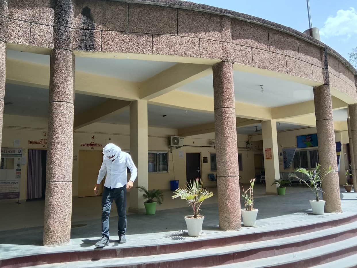 Refused to run the bus in the afternoon, when stopped the driver-conductor went on leave