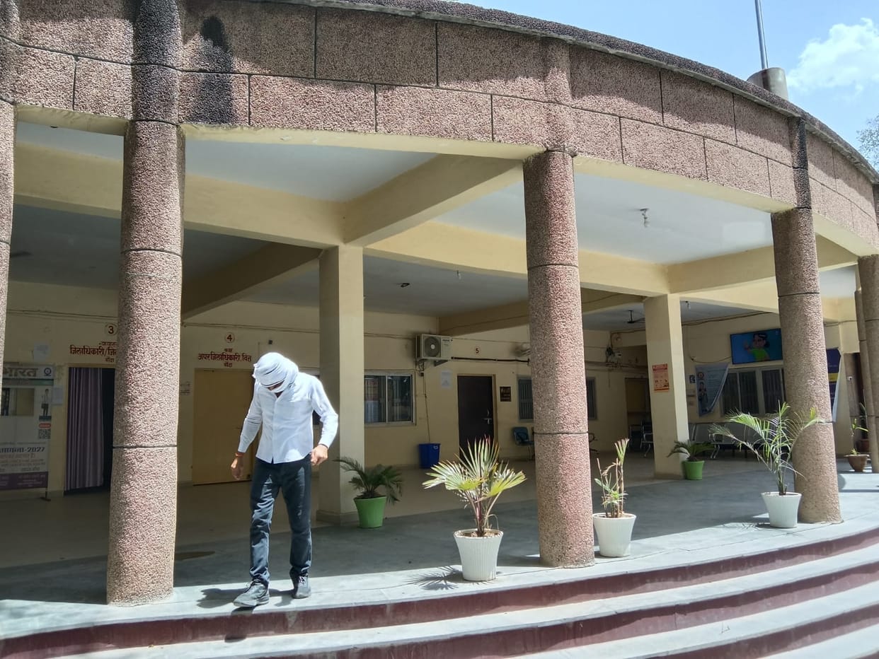 Refused to run the bus in the afternoon, when stopped the driver-conductor went on leave