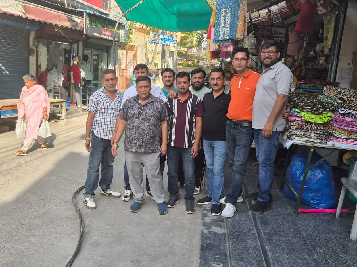 A short circuit caused a fire in the market, resulting in a major accident.