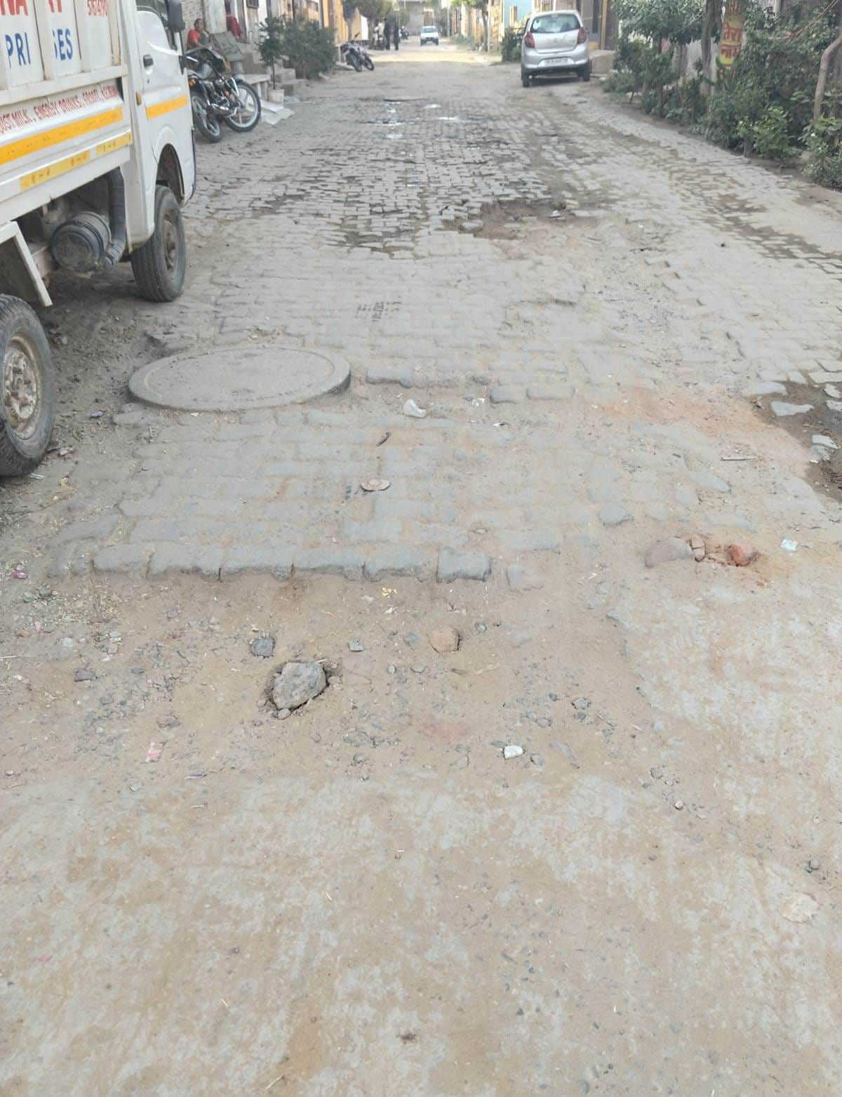 गढ़ नगर की बाग कॉलोनी की क्षतिग्रस्त सड़क। संवाद