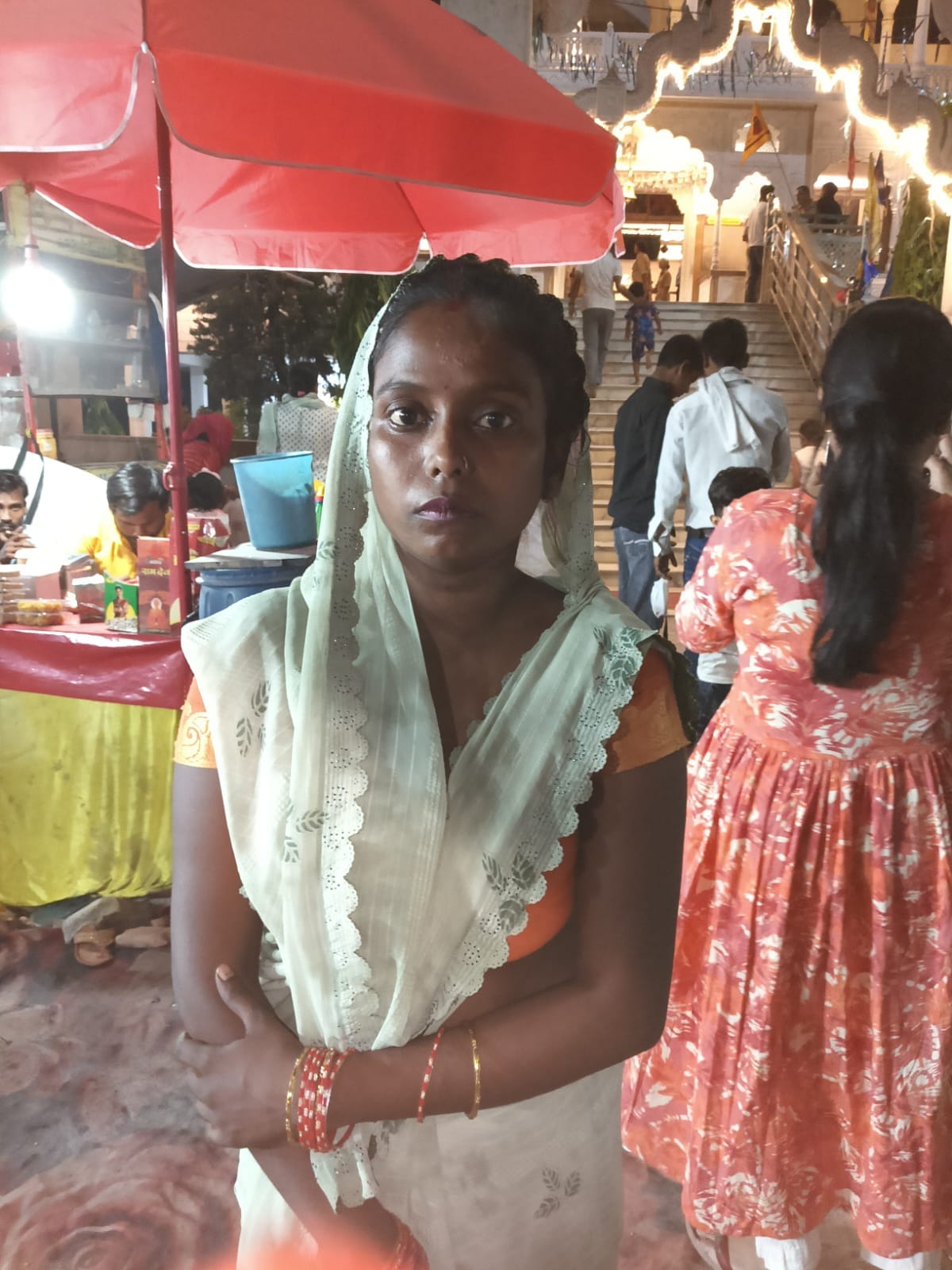 Woman's Gold Chain Stolen at Temple