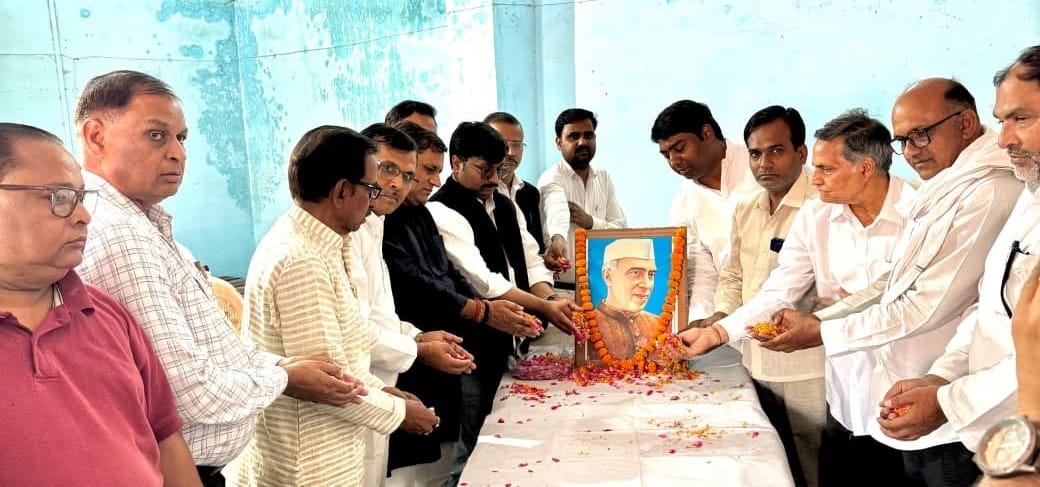 Tributes paid to Pandit Nehru