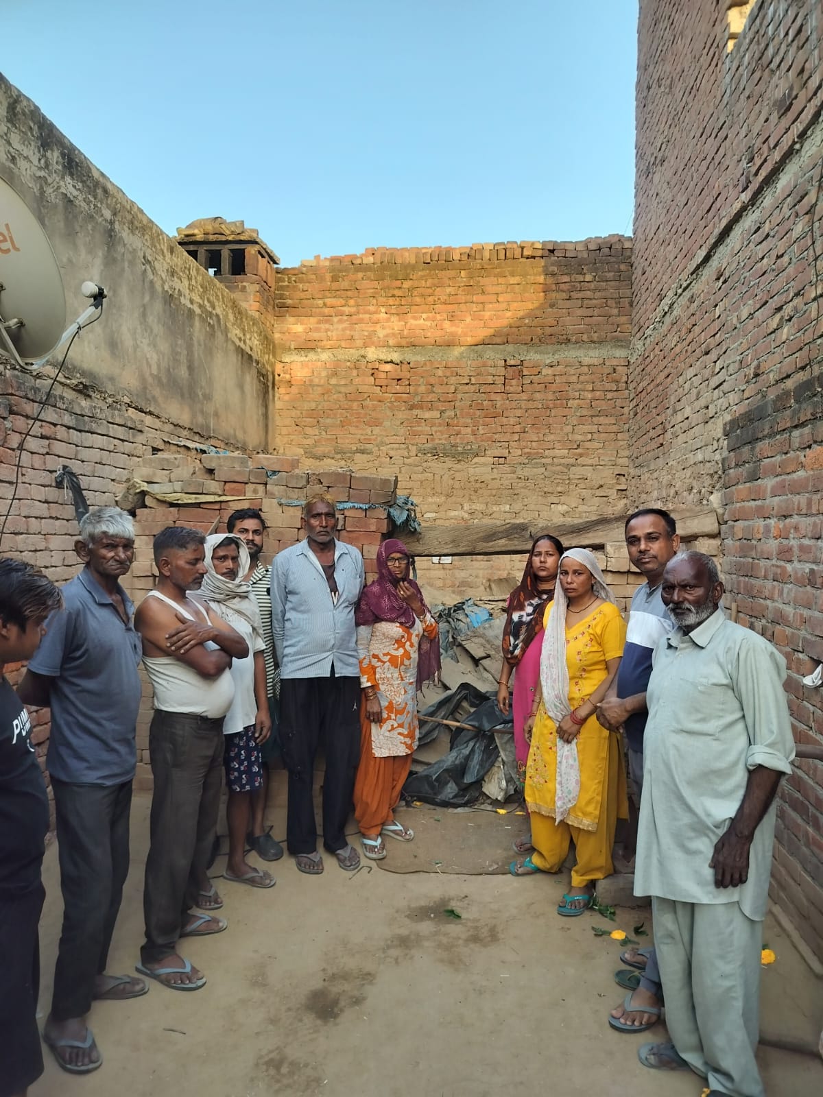 Roof of house collapses in Kalpi, family saved