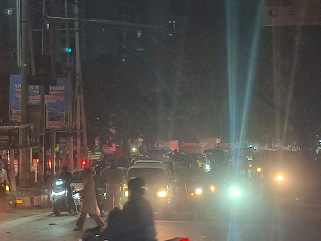 Traffic pressure still persists due to the U-turn system