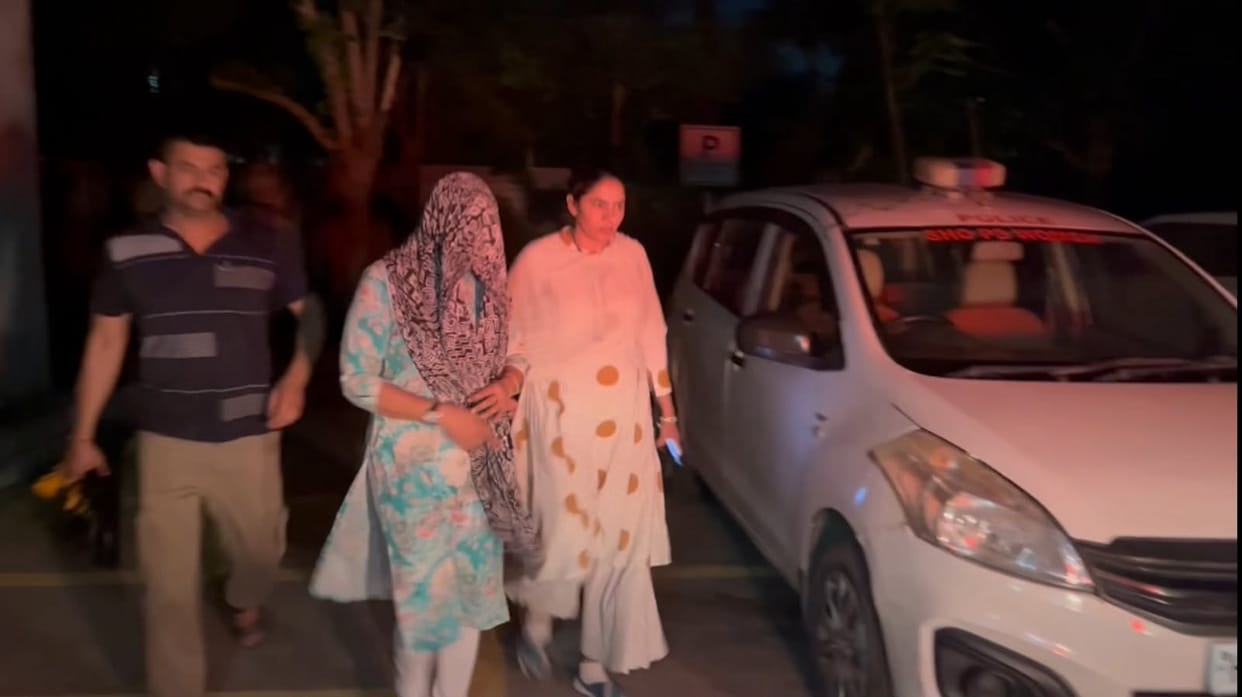 Woman SHO and investigating officer arrested while taking bribe of Rs 7,000