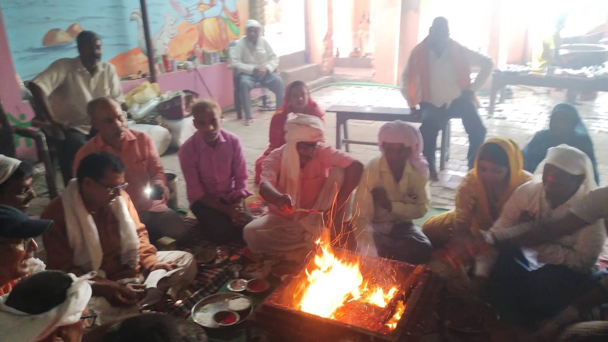 Havan-worship took place in Shri Hanuman Garhi temple on Ganga Dussehra.