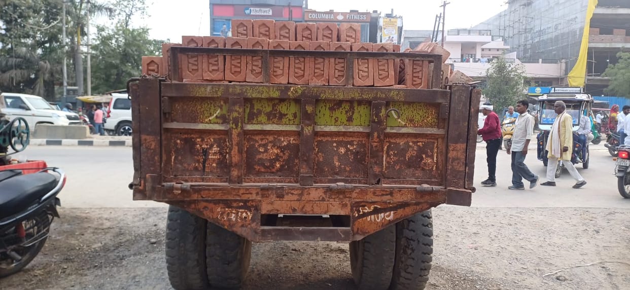Death is running on the road, walk carefully, fitness of 50 tractors failed
