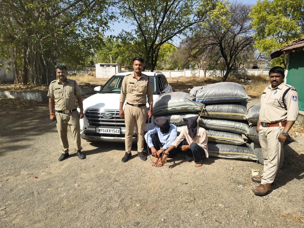 पुलिस गिरफ्त में आरोपी
