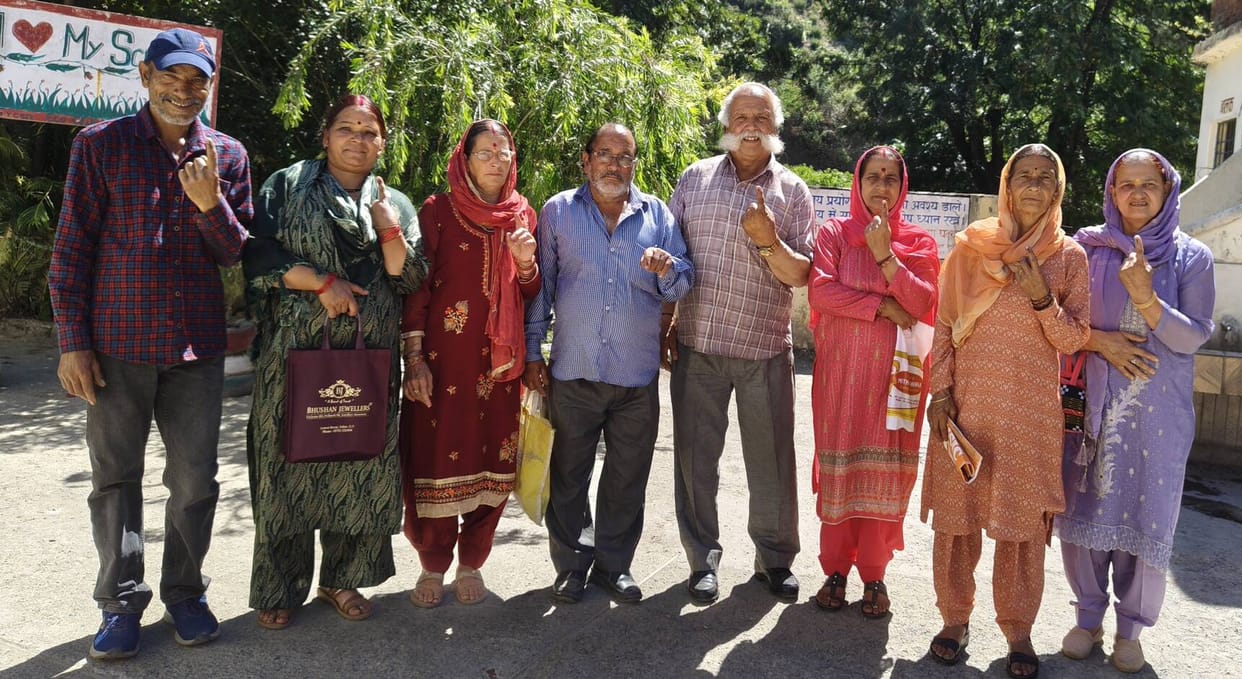 Enthusiasm for voting was seen in Nauni Majhgaon Panchayat, with residents of Saravan village arriving at the polling booth together.