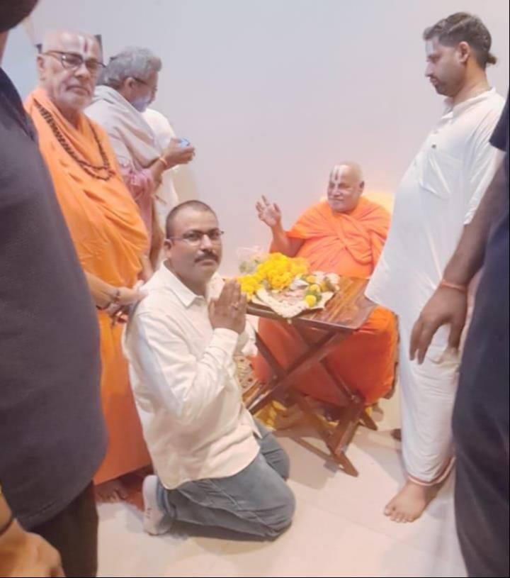 Jagadguru Rambhadracharya Arrives in Sirsa to Meet Disciples