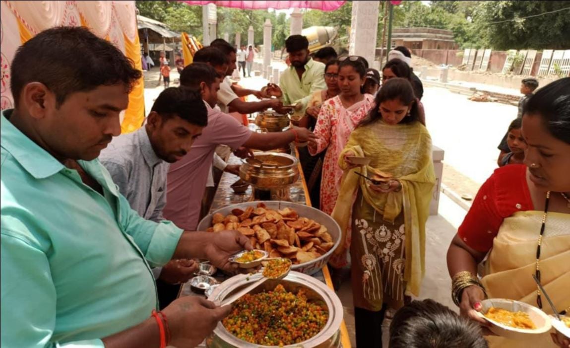 Bajrangbali's hymns kept echoing on Bade Mangal
