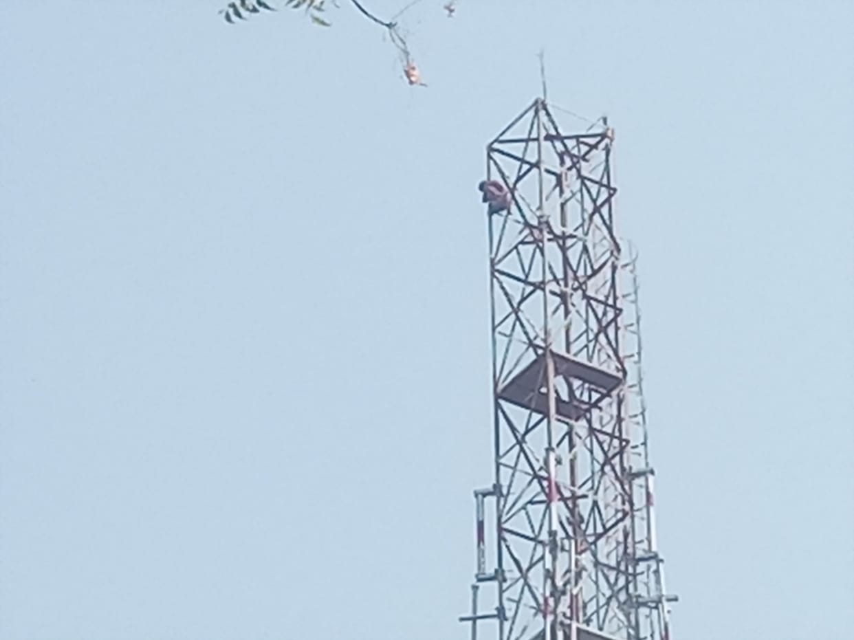 Teenage Girl Climbs Tower, Insisting on Marrying Her Lover