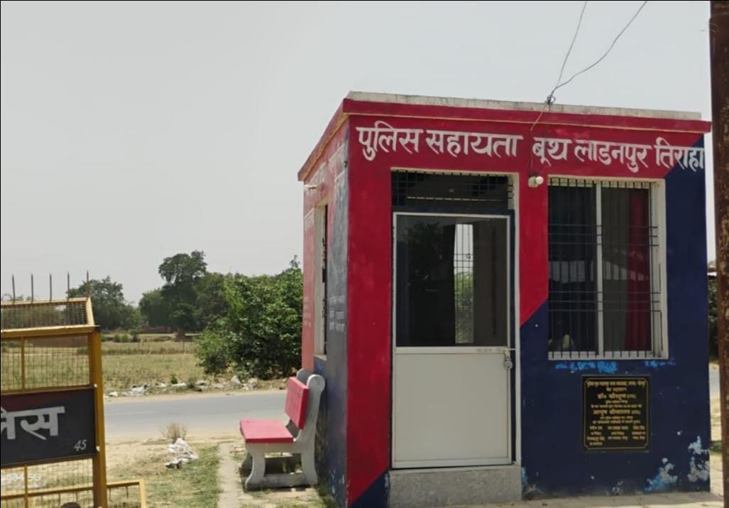 Police booths are locked, guards are enjoying the cold air in police stations.