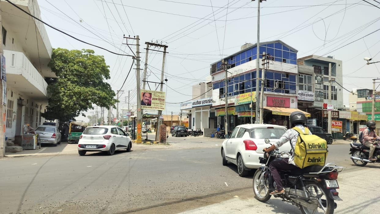 City Hopes for Relief from Traffic Congestion; Traffic Lights to be Installed at Kabir Chowk and Dalmwala Chowk for the First Time