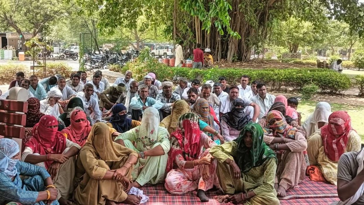 Rural Sanitation Workers' Strike Continues on 14th Day; Staging a Sit-in at the Mini Secretariat