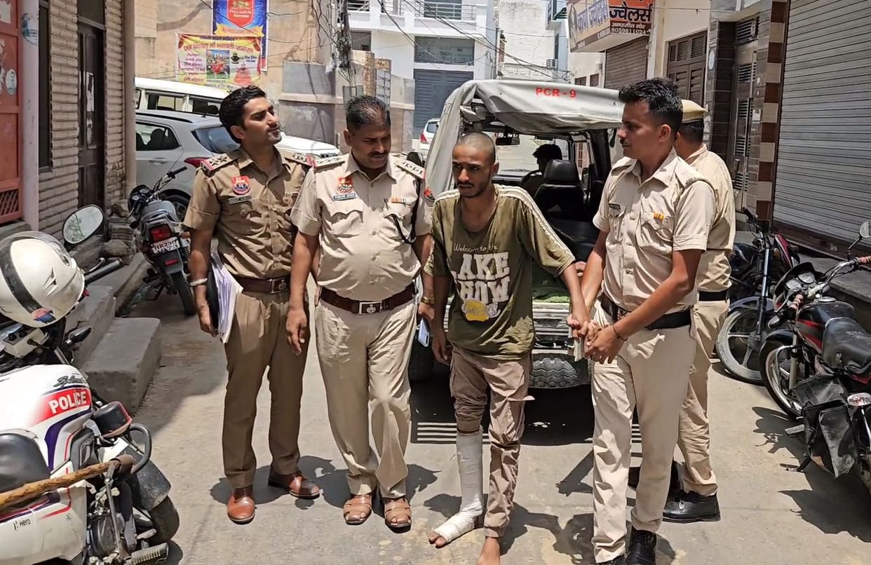 The prime accused in the extortion case was paraded through the market.