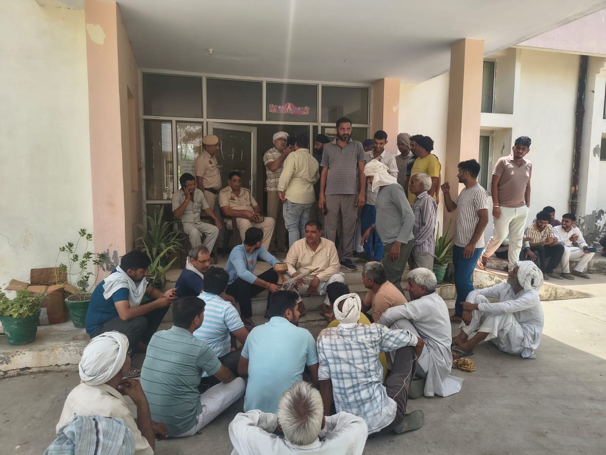 Troubled by the power crisis in the scorching heat, villagers from four villages reached