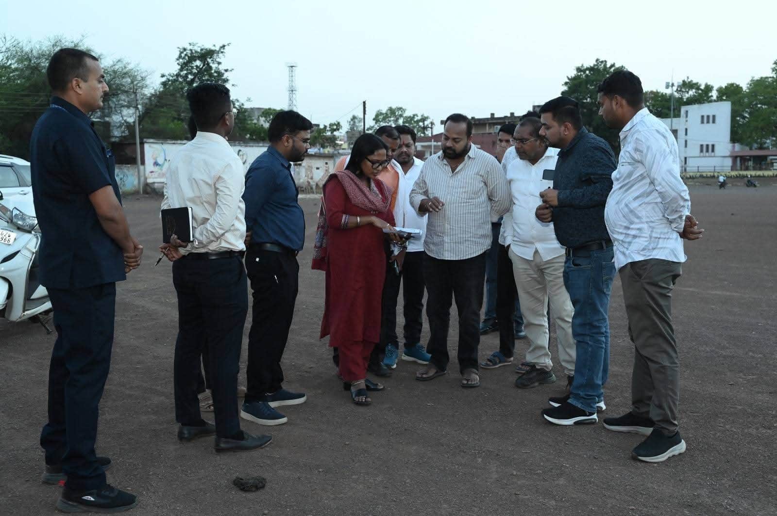 आयोजन स्थल का निरीक्षण करते दीपेश साहू
