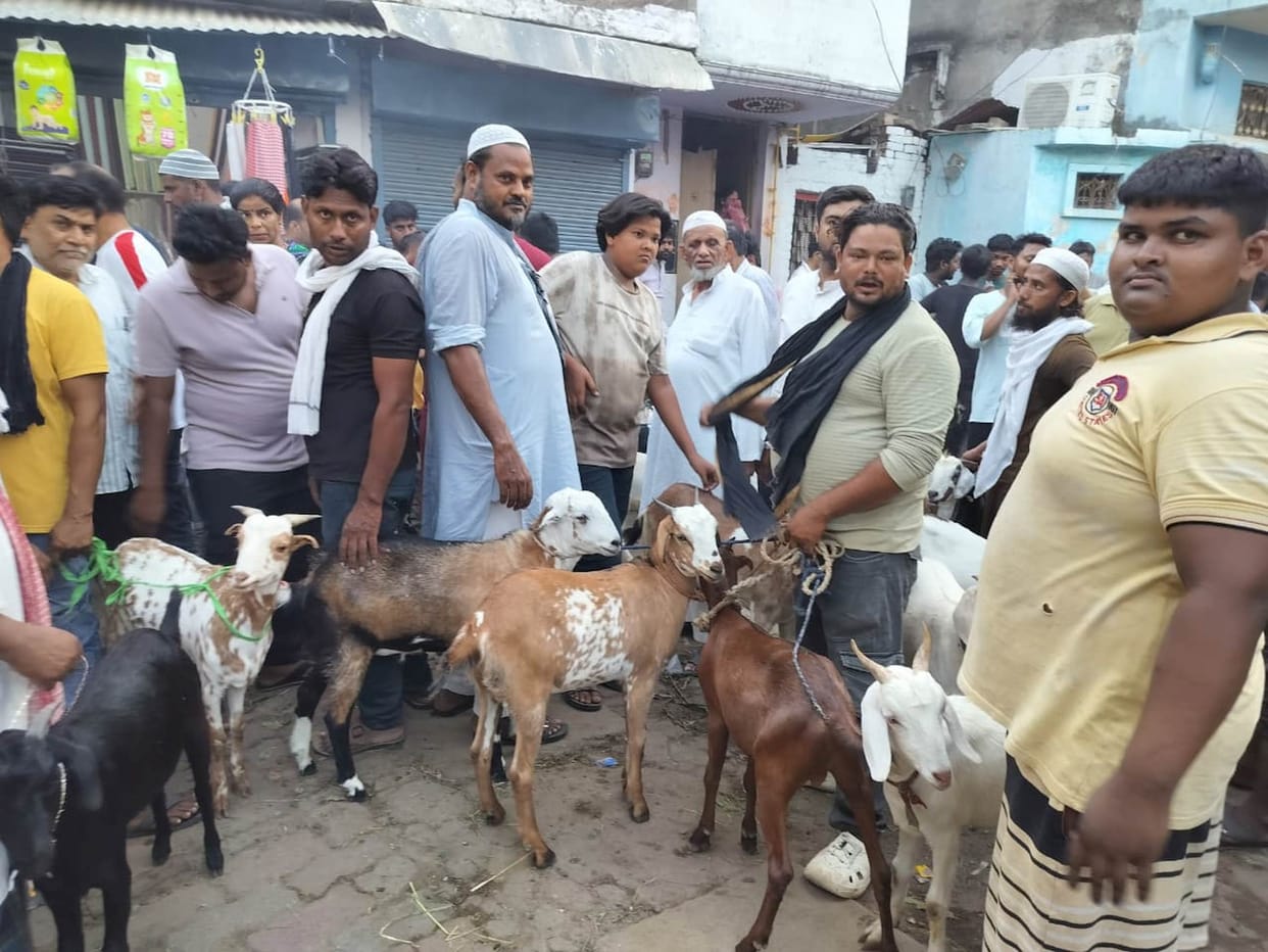 The markets witnessed the splendor of Bakrid, with crowds of buyers.