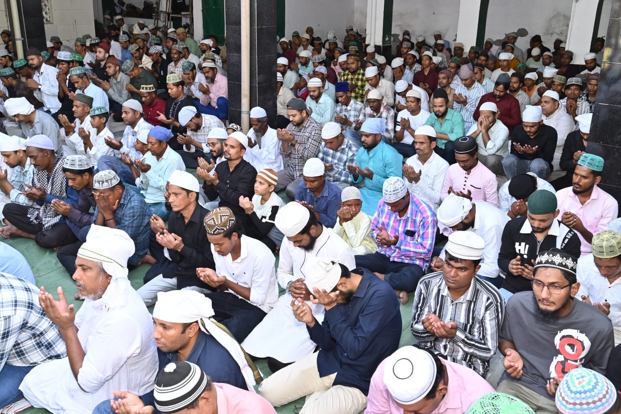 After offering prayers on Bakrid, people prayed for prosperity and peace.