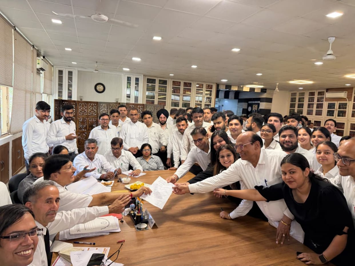 Pradeep Mohit and Om Narayan contest for the post of Bar Association President