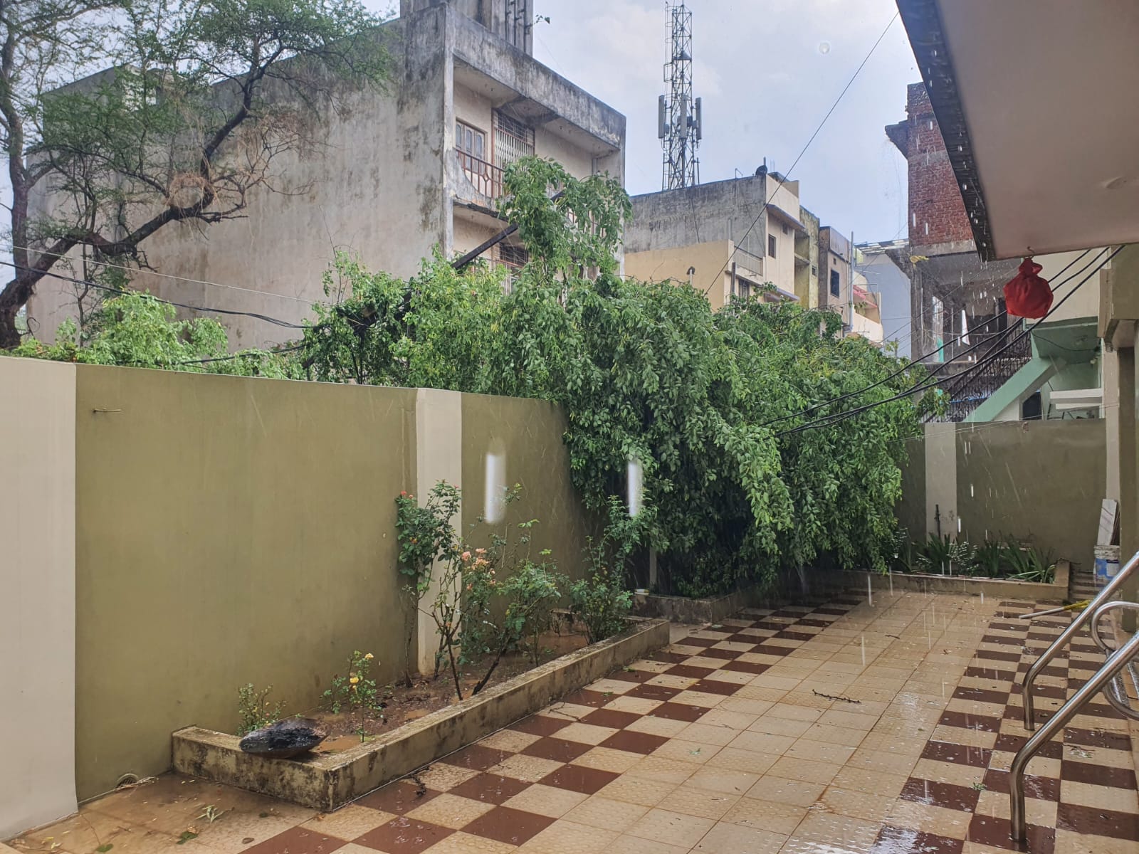 बारिश के चलते हुए नुकसान
